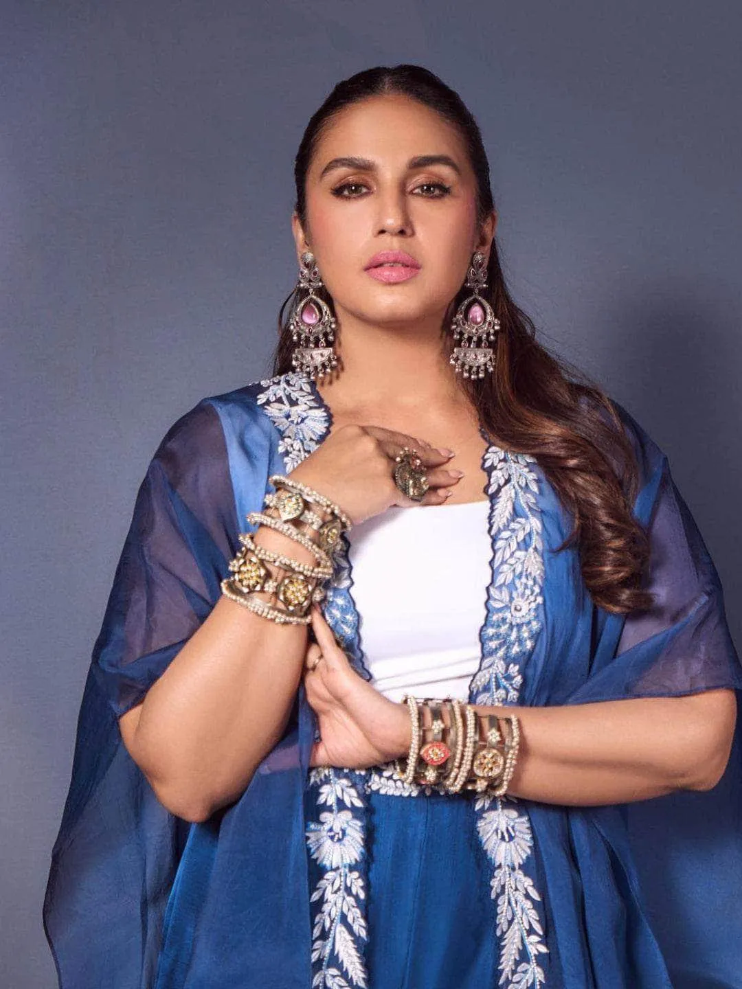 Huma Qureshi In Baby Pink Oxidized Silver Kada