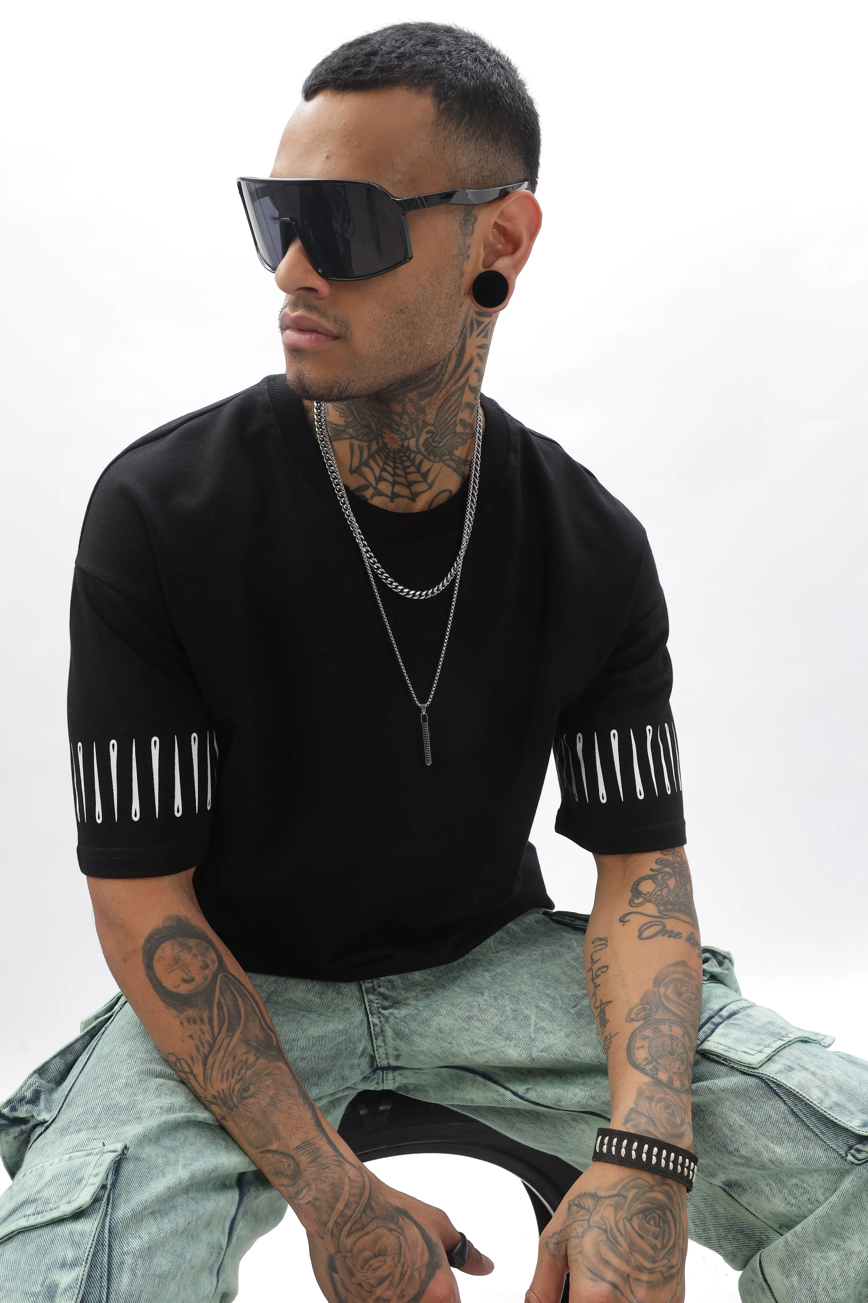 NeedleTrack Black Dropshoulder Tee